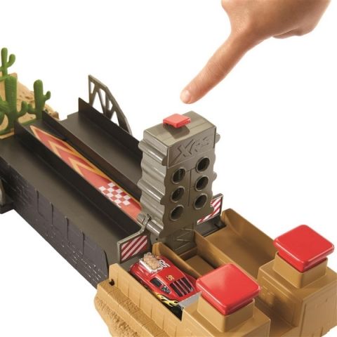 CARS XRS ZÁVOD DRAGSTERŮ HERNÍ SET - obrázek 3