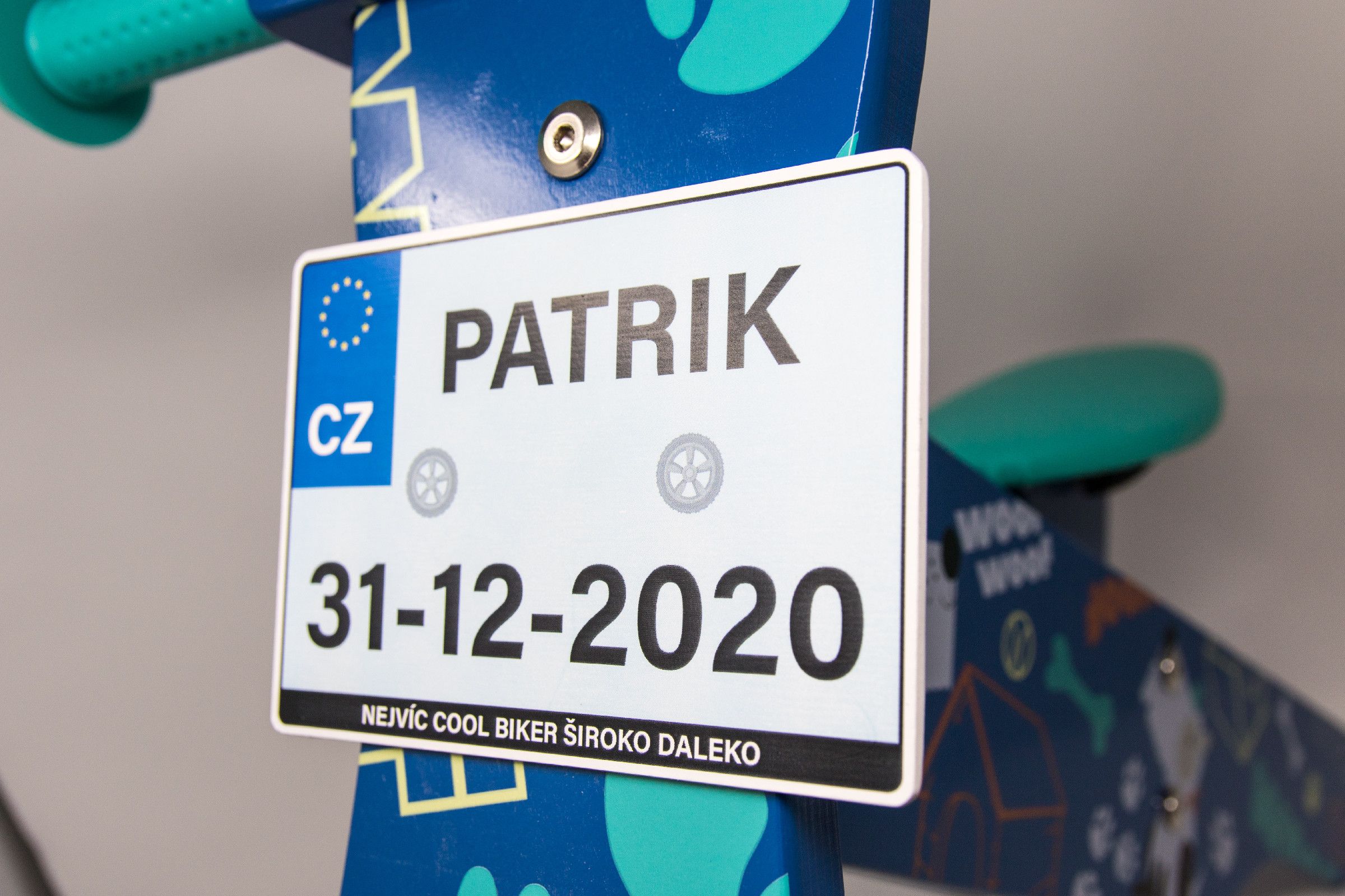 Dětské odrážedlo Zap značky Toyz, dřevěné, barva modrá, s osobní SPZ Text na SPZ: -, Barva SPZ: růžová - obrázek 4