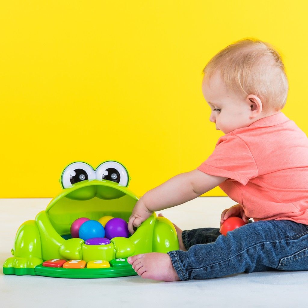 BRIGHT STARTS Hračka hudební žabka Pop & Giggle Pond Pal™ 6m+ - obrázek 6
