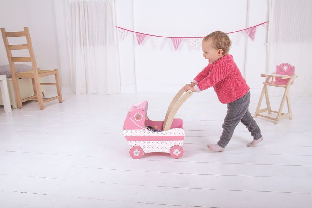 Bigjigs Toys Dřevěný kočárek pro panenky - obrázek 3