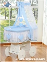 Koš proutěný bílý s NEBESY a výbavou - SRDÍČKA modrá - My Sweet Baby - obrázek 1