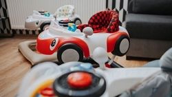 Dětské chodítko se zábavným odnímatelným panelem - CARS červené - 4Baby - obrázek 6