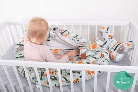 Polštářek motýlek Infantilo šedý/zvířecí rodina - obrázek 5