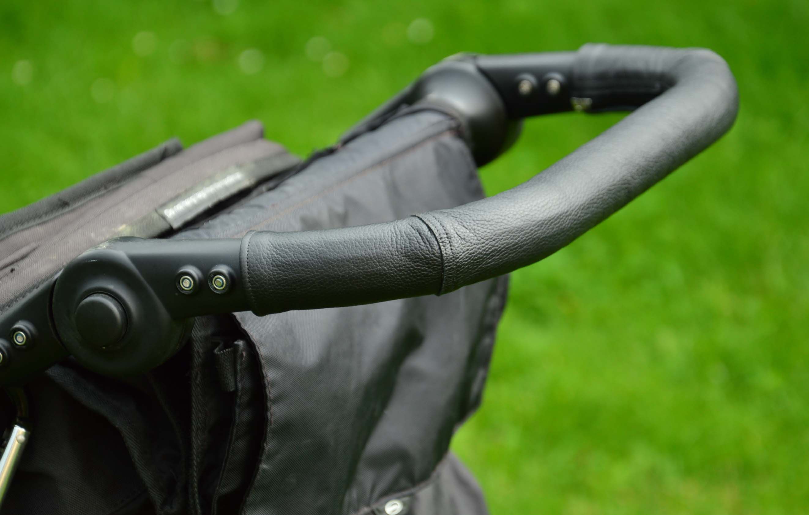 Ma-tata.cz Kožený potah na rukojeť kočárku - rodič Značka kočárku: Baby Design, Barva: černá, Model kočárku: Sway - obrázek 2