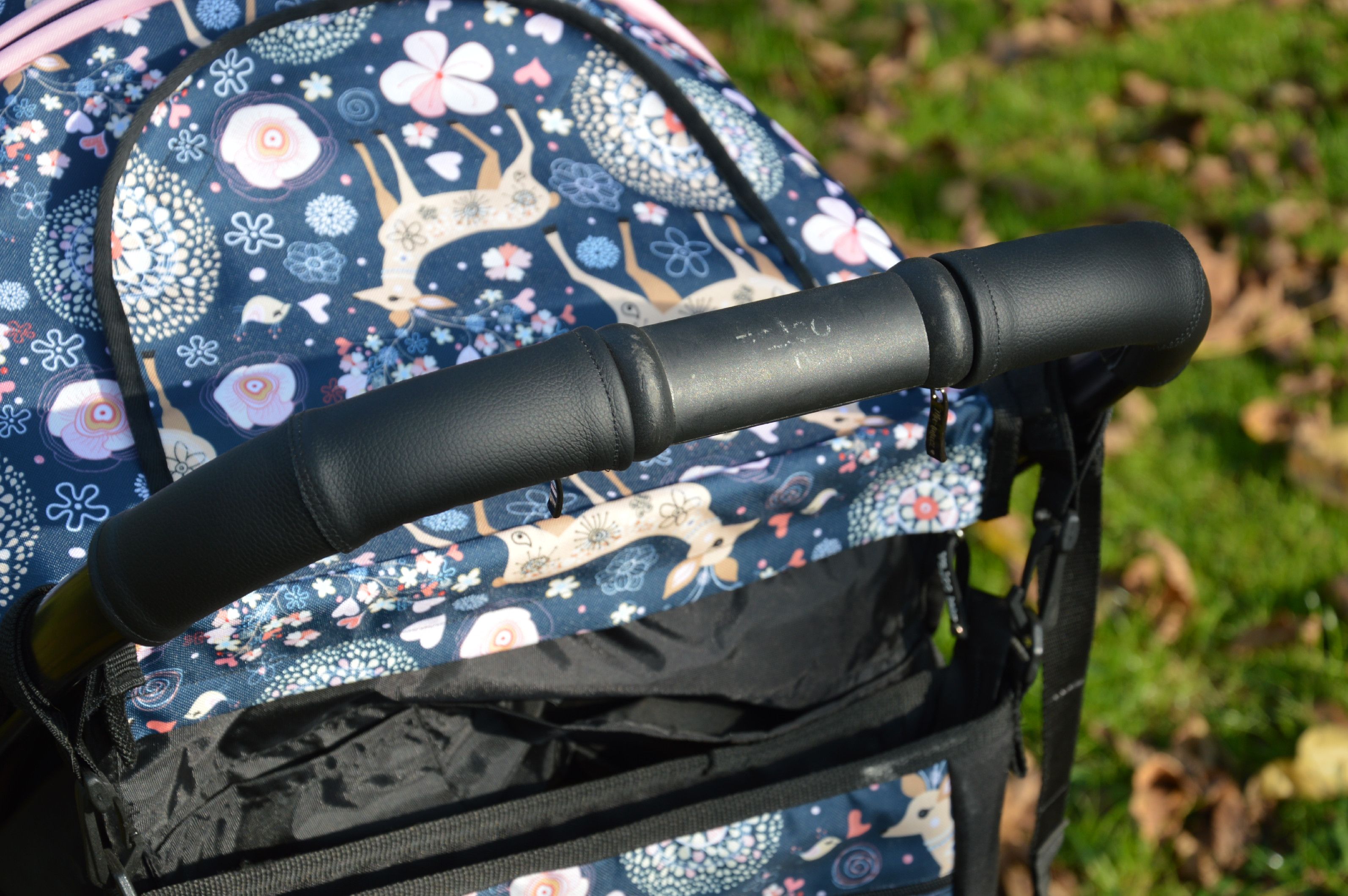 Ma-tata.cz Kožený potah na rukojeť kočárku - rodič Značka kočárku: Baby Design, Barva: černá, Model kočárku: Sway - obrázek 3