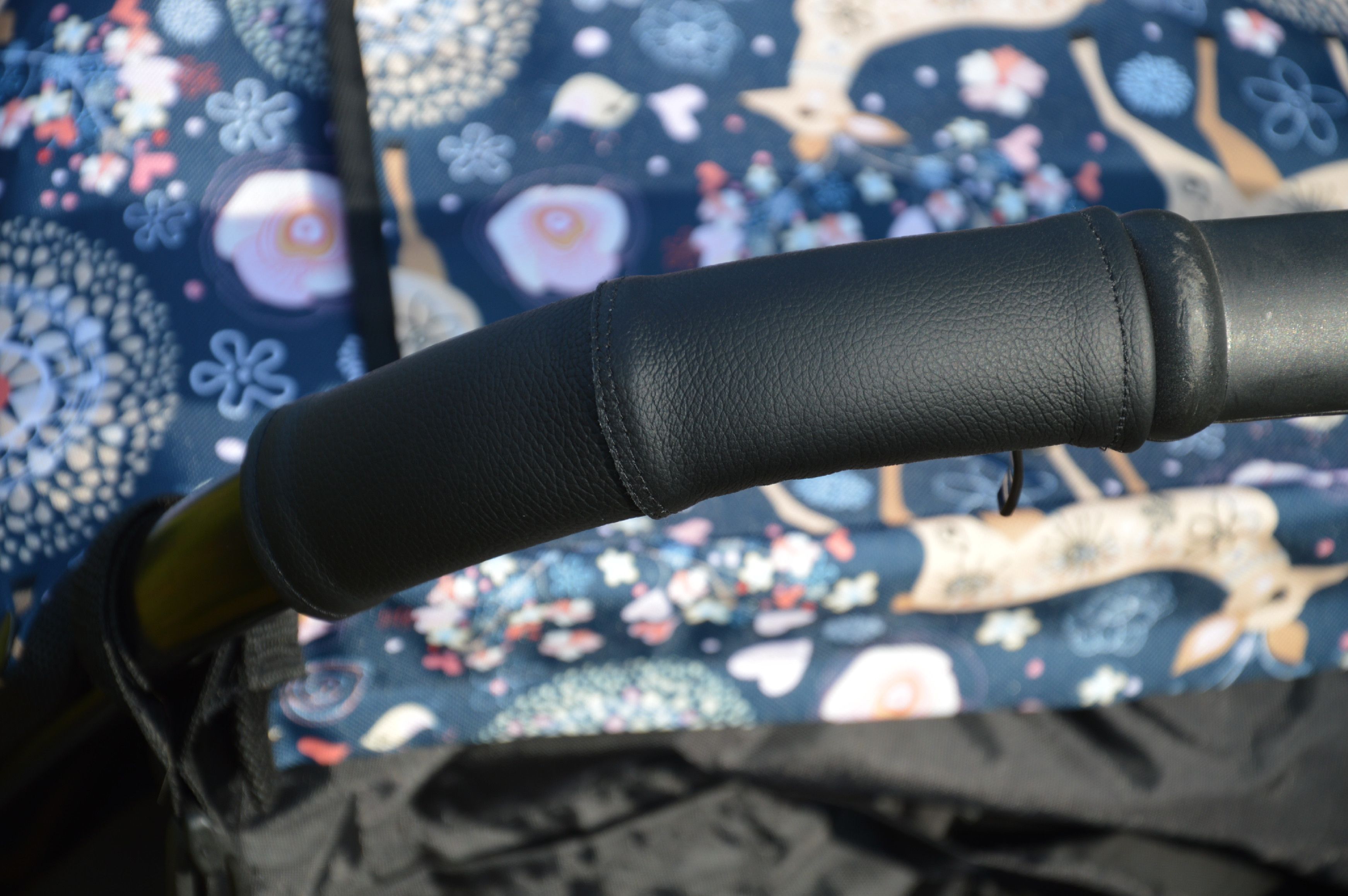 Ma-tata.cz Kožený potah na rukojeť kočárku - rodič Značka kočárku: Baby Design, Barva: černá, Model kočárku: Sway - obrázek 5
