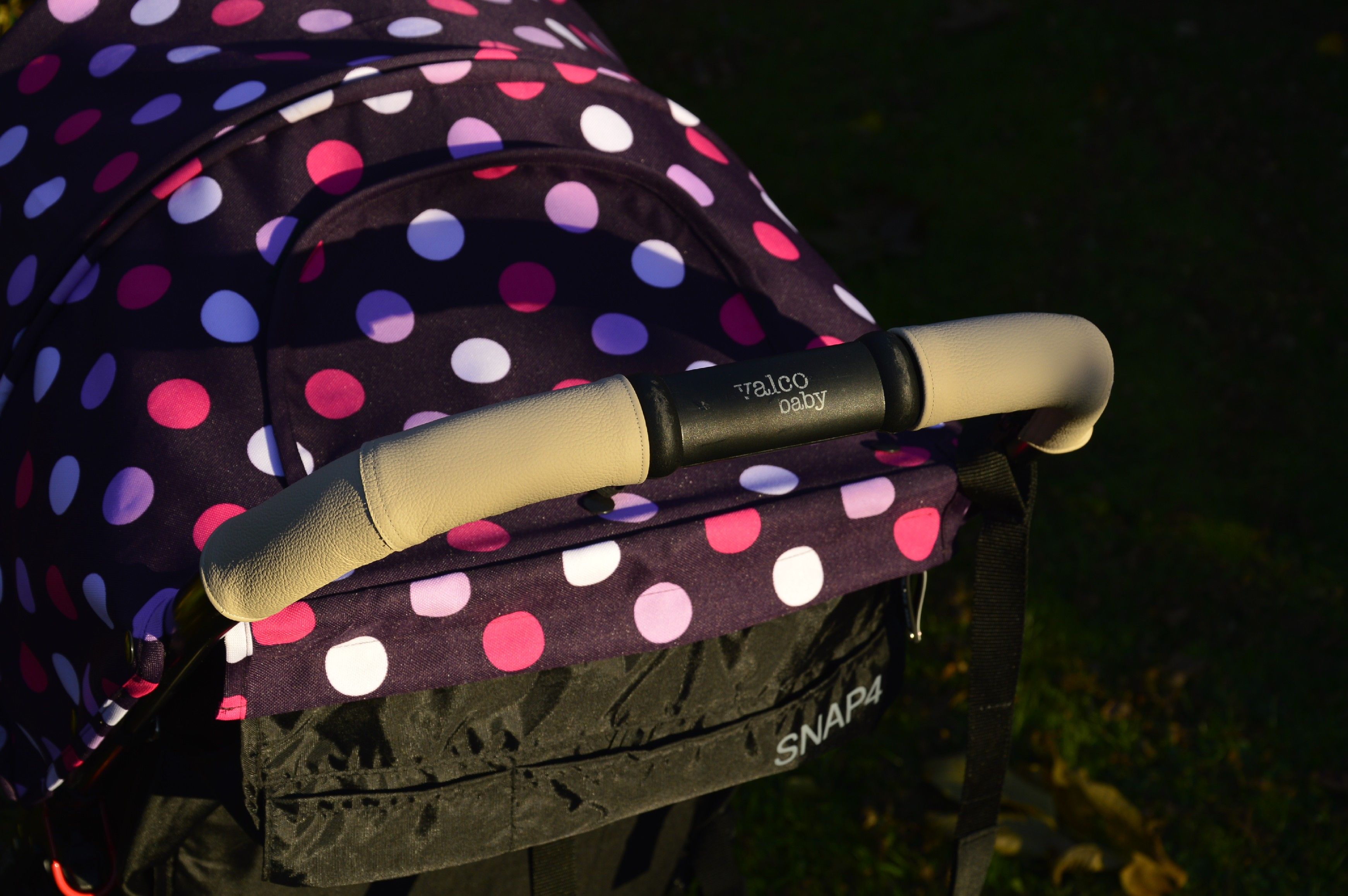 Ma-tata.cz Kožený potah na rukojeť kočárku - rodič Značka kočárku: Baby Design, Barva: černá, Model kočárku: Sway - obrázek 8
