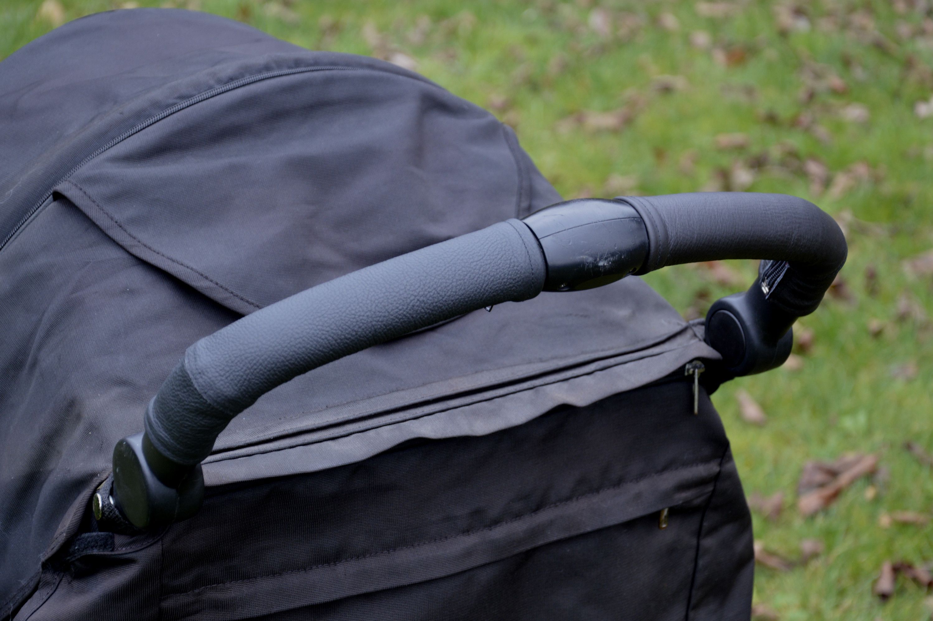Ma-tata.cz Kožený potah na rukojeť kočárku - rodič Značka kočárku: Baby Design, Barva: černá, Model kočárku: Sway - obrázek 14