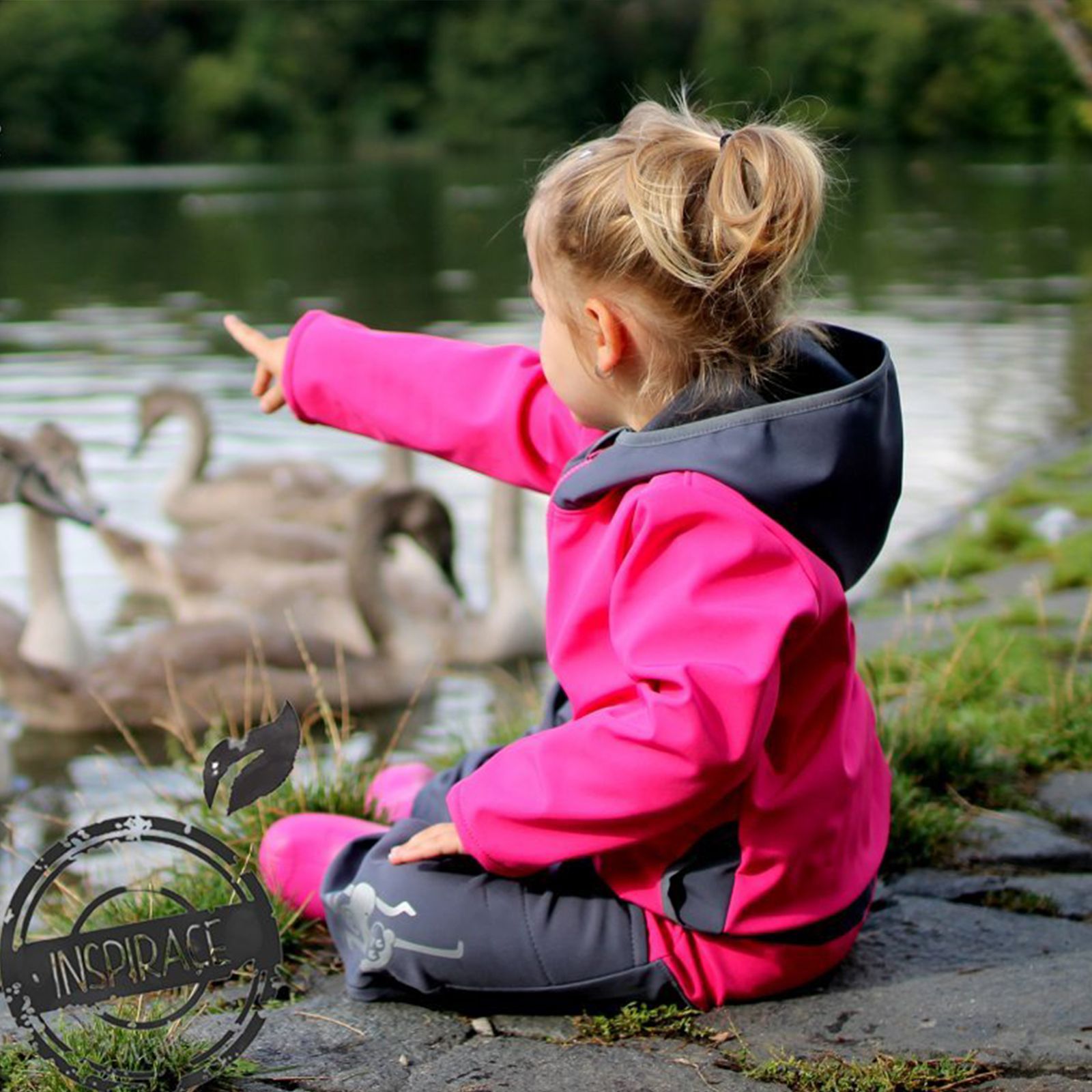 unuo Batolecí softshellové kalhoty bez zateplení Malinové + reflexní obrázek Evžen (Softshell toddler trousers, no insulation, raspberry) Velikost (Size): 74/80 - obrázek 4