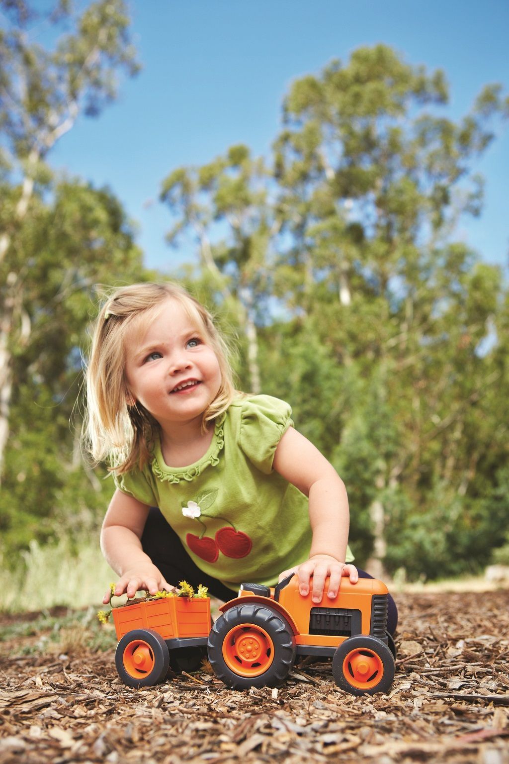 Green Toys - Traktor s vlečkou oranžový - obrázek 8