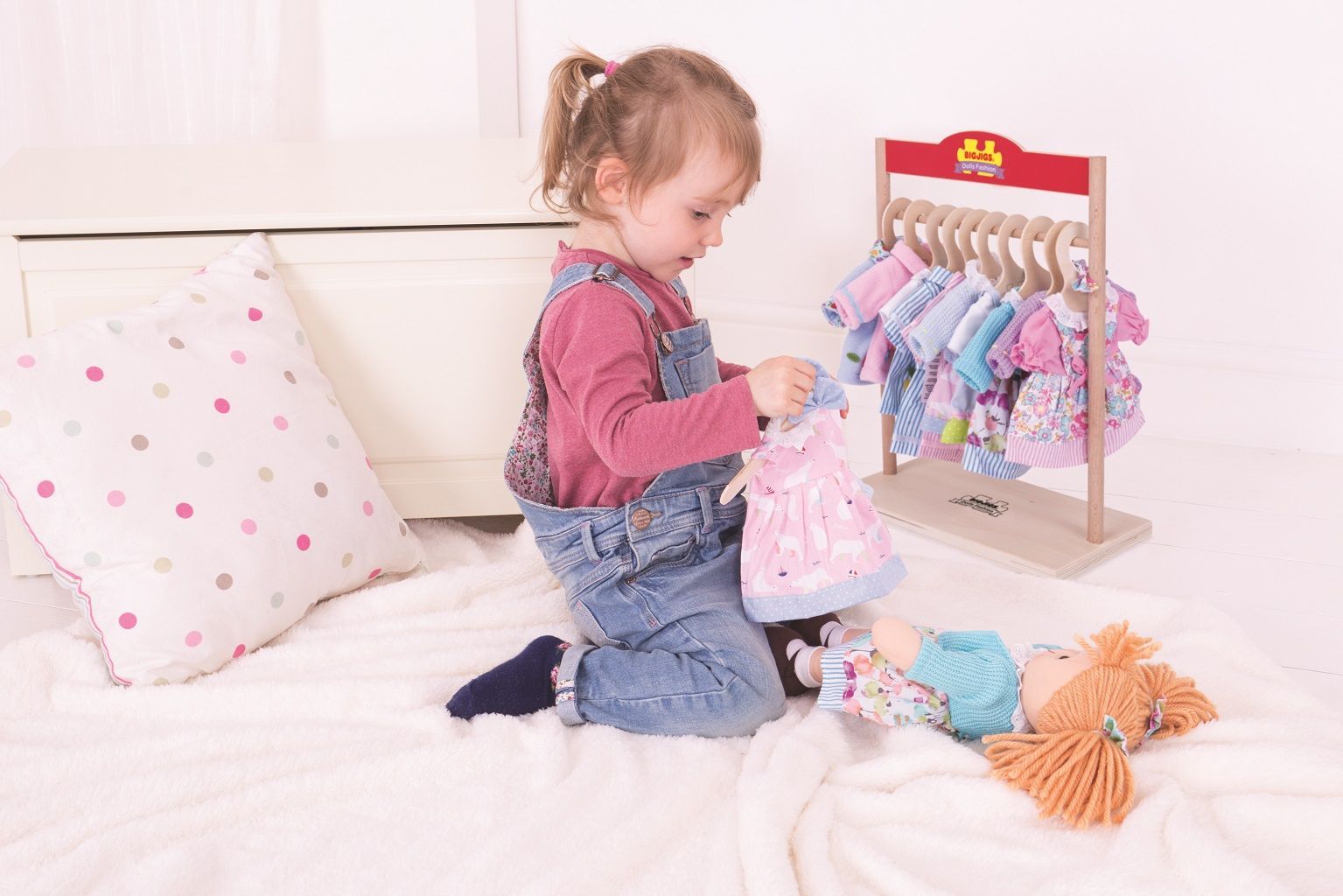 Bigjigs Toys Modrý kabátek s kloboučkem pro panenku 28 cm - obrázek 3