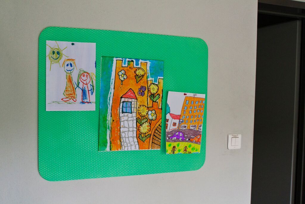 PĚNOVÁ SAMOLEPICÍ NÁSTĚNKA VYLENKA ZELENÁ 60 - obrázek 1
