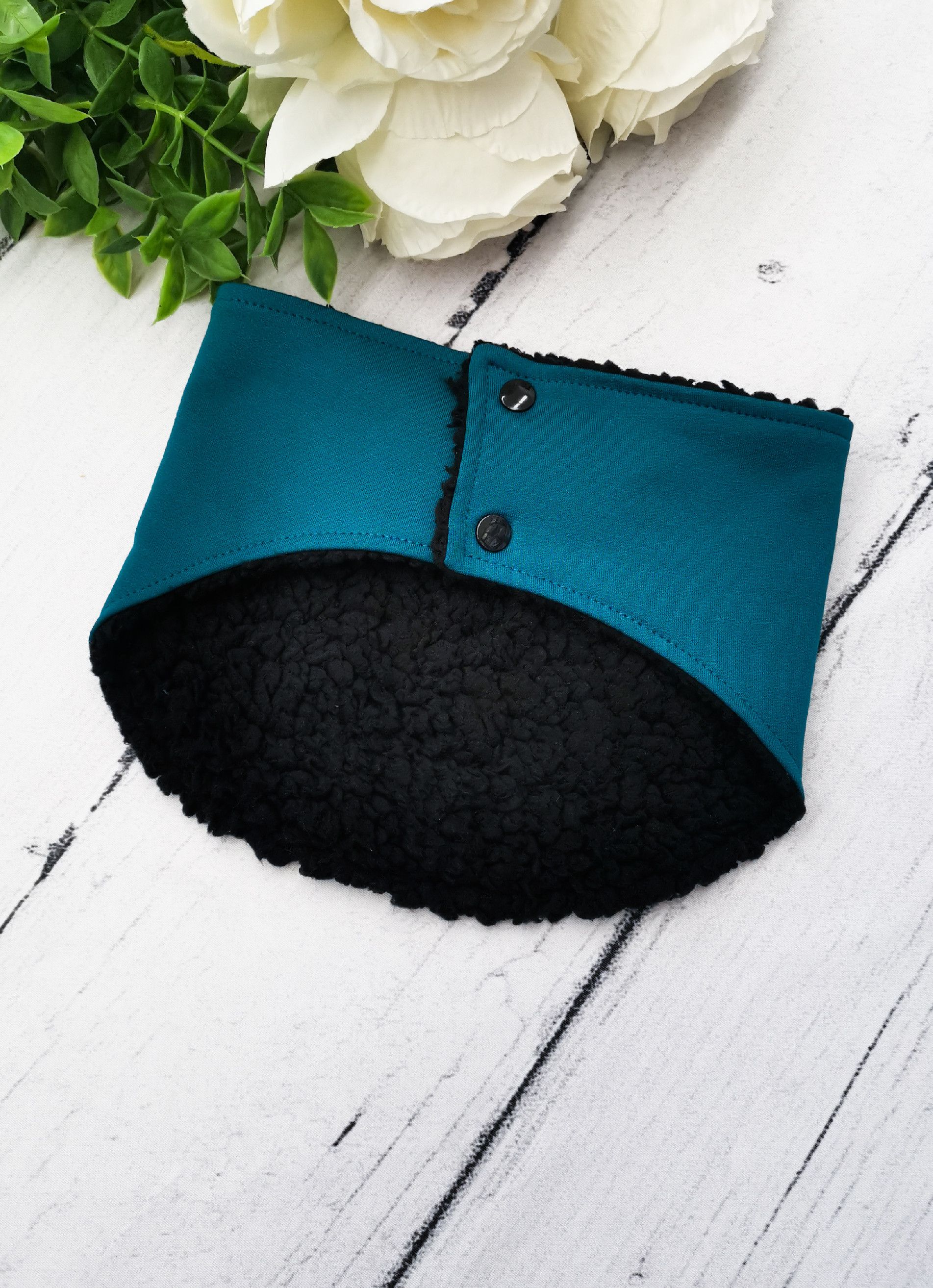 Kulišárny (handmade) Nákrčník s beránkem - rozpínací ,,TEAL,, Black VELIKOST: 74-80 - obrázek 2