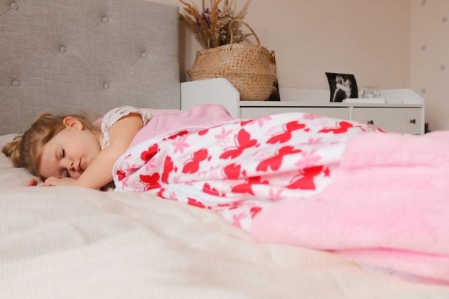 TM Toys Happy Nappers Spacáček Usínáček Růžová kočička Charlotte - obrázek 6