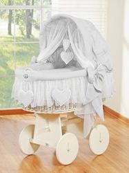 Koš proutěný bílý s boudičkou a výbavou - SRDÍČKA šedý - My Sweet Baby - obrázek 1