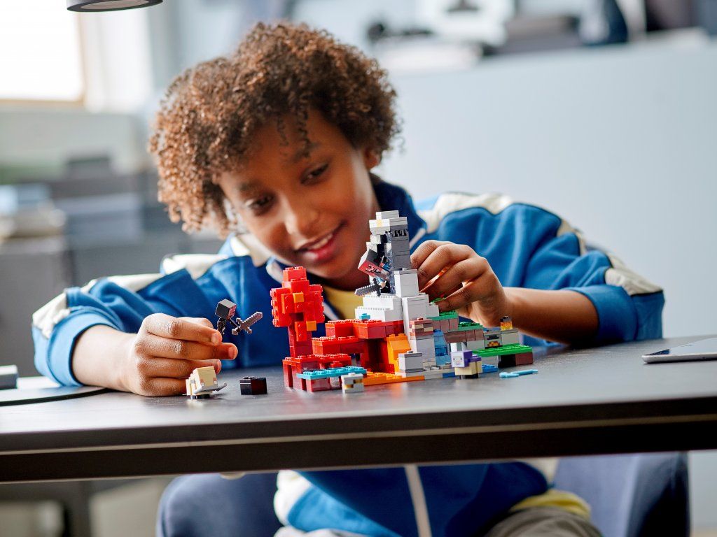 LEGO Zničený portál 21172 - obrázek 9
