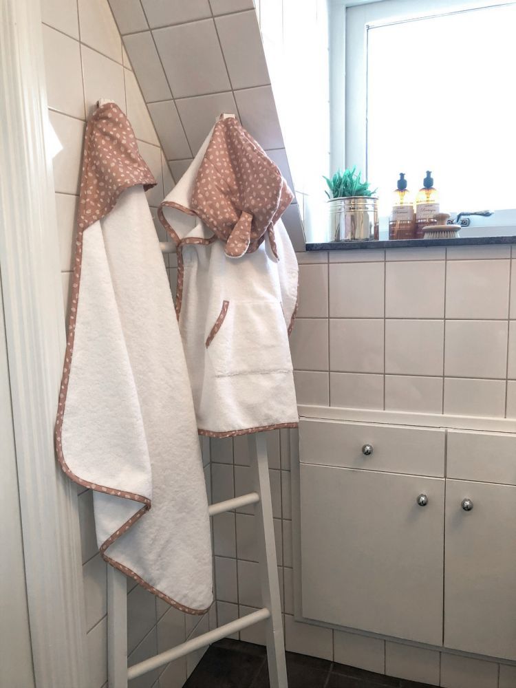 VINTER & BLOOM Osuška s kapucí Nordic Leaf Mild Green 2021 - obrázek 2